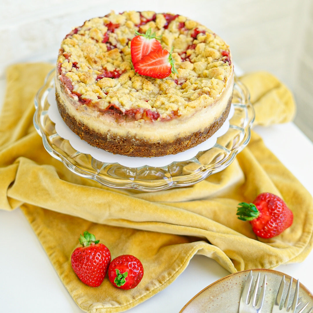 Aardbei rabarber crumble cheesecake